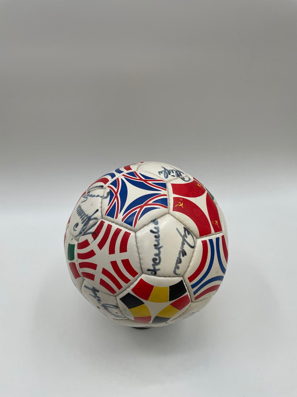 FC Bayern Football team signed 1987/1988 Signature of autograph EuroCup Ball