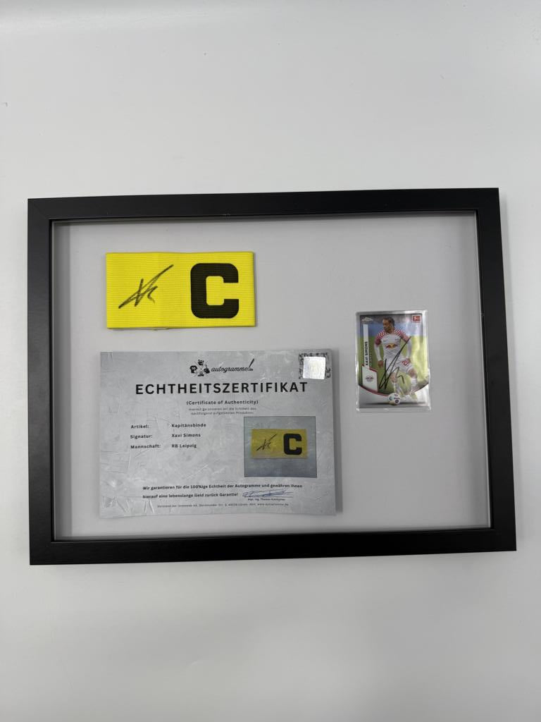 Kapitänsbinde Xavi Simons signiert im Rahmen RB Leipzig Autogramm