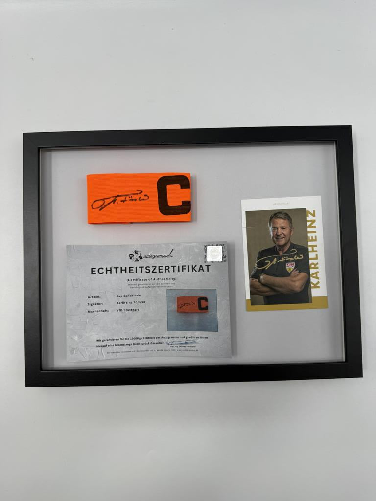 Kapitänsbinde Karlheinz Förster signiert im Rahmen VFB Stuttgart Fußball Autogramm