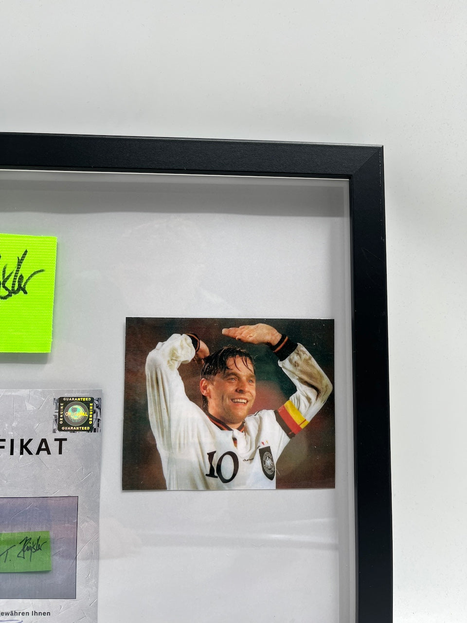 Kapitänsbinde Thomas Häßler signiert im Rahmen DFB Fußball Autogramm COA