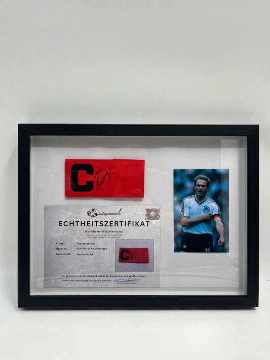 Kapitänsbinde Karl-Heinz Rummenigge signiert im Rahmen DFB Autogramm COA
