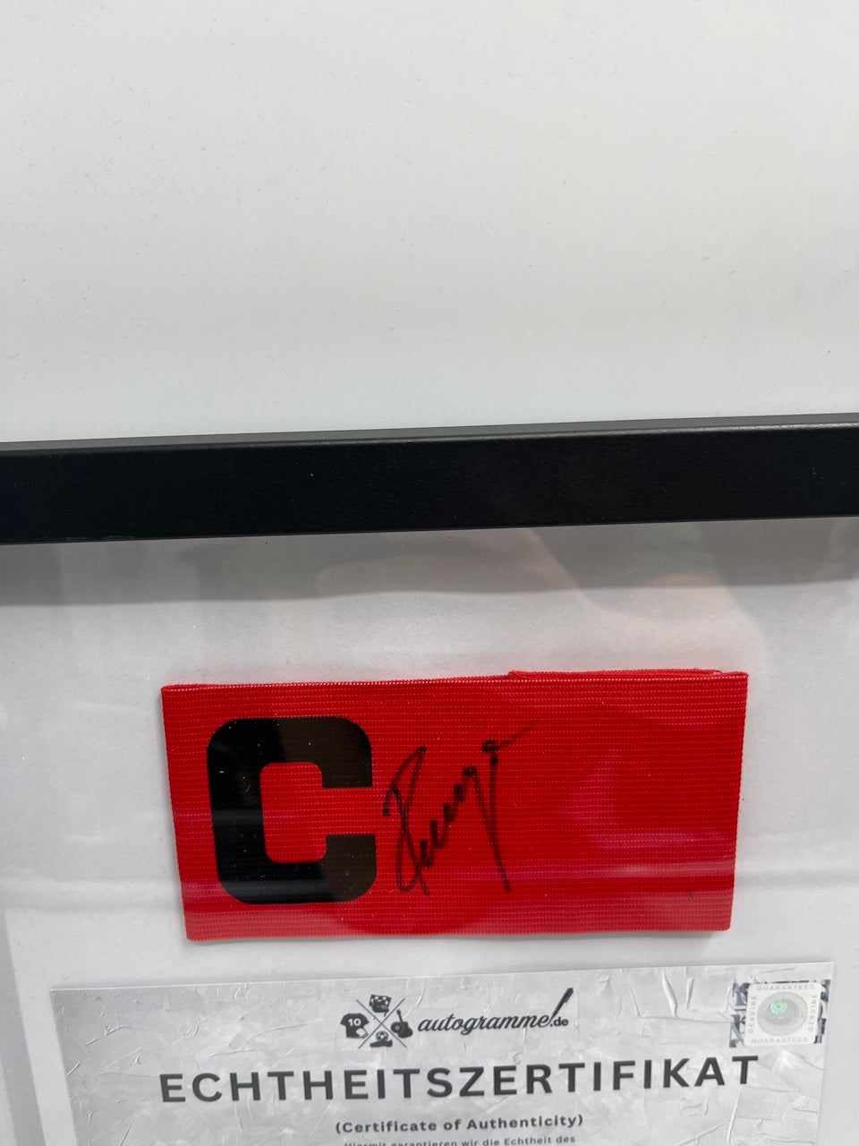 Kapitänsbinde Karl-Heinz Rummenigge signiert im Rahmen DFB Autogramm COA