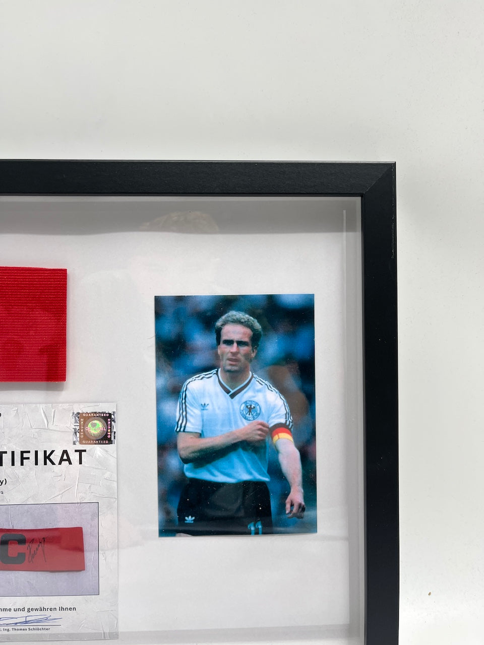 Kapitänsbinde Karl-Heinz Rummenigge signiert im Rahmen DFB Autogramm COA
