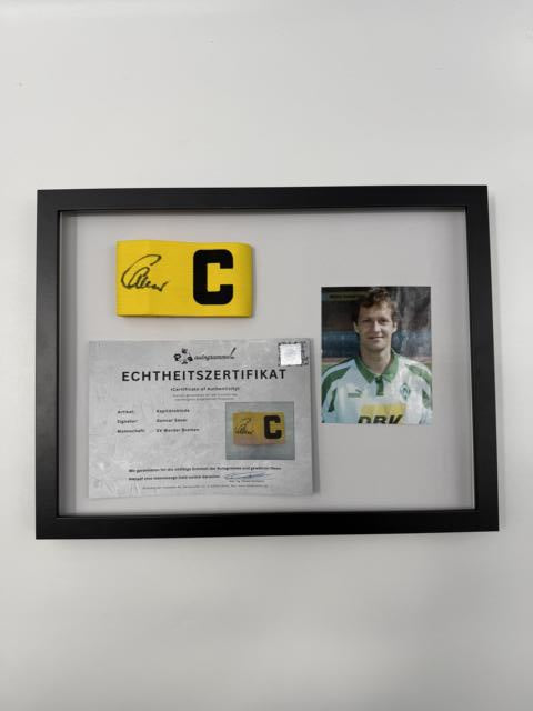 Kapitänsbinde Gunnar Sauer signiert im Rahmen Werder Bremen COA Fußball