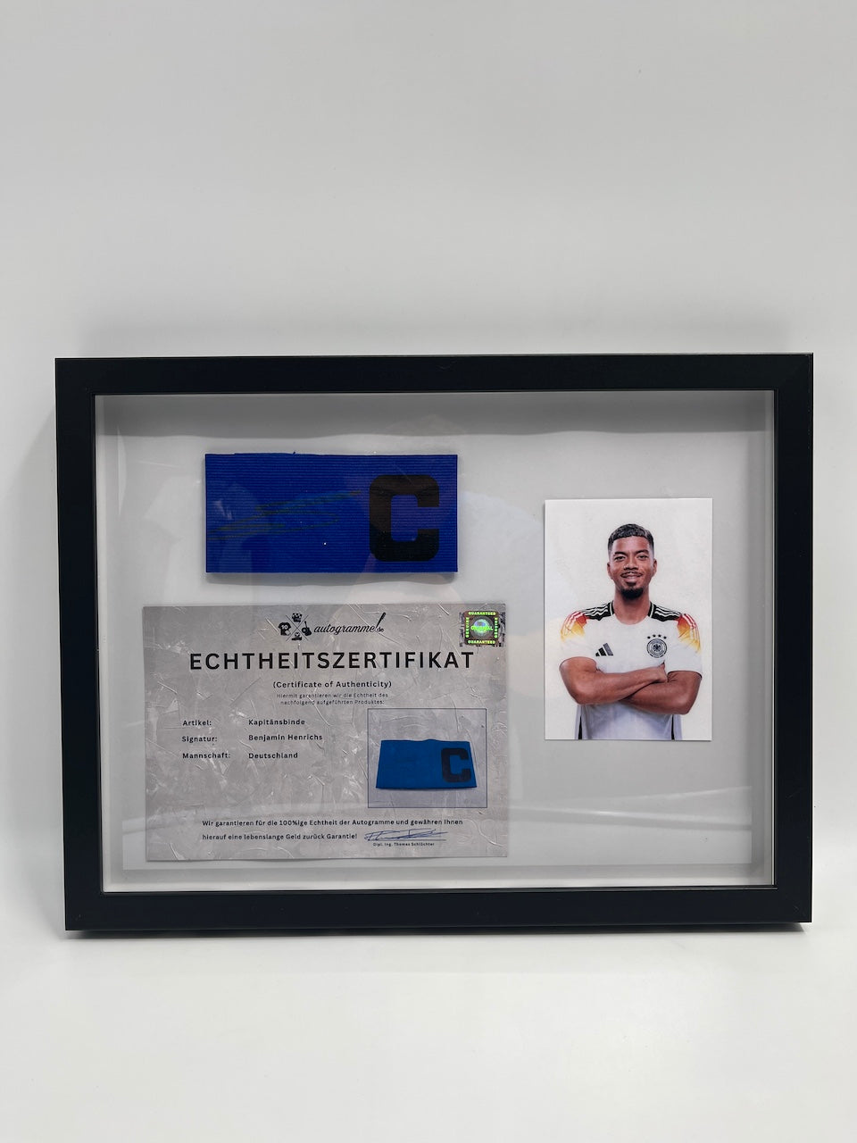 Kapitänsbinde Benjamin Henrichs signiert im Rahmen DFB Fußball Autogramm COA