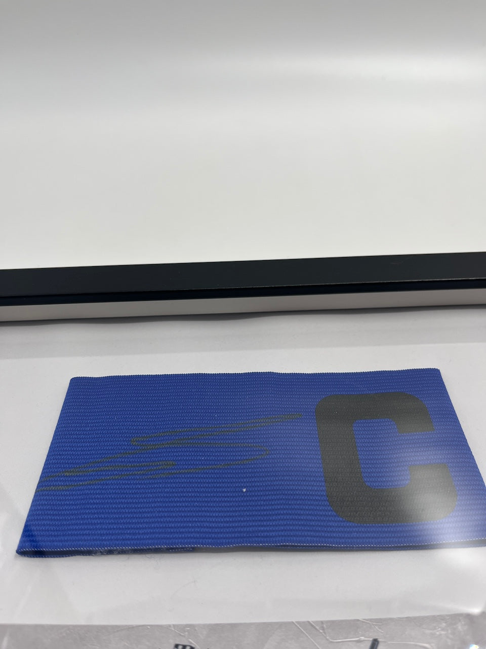 Kapitänsbinde Benjamin Henrichs signiert im Rahmen DFB Fußball Autogramm COA