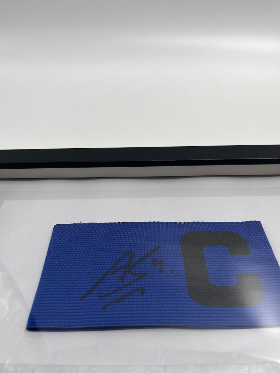 Kapitänsbinde Andre Schürrle signiert im Rahmen DFB Fußball Autogramm COA