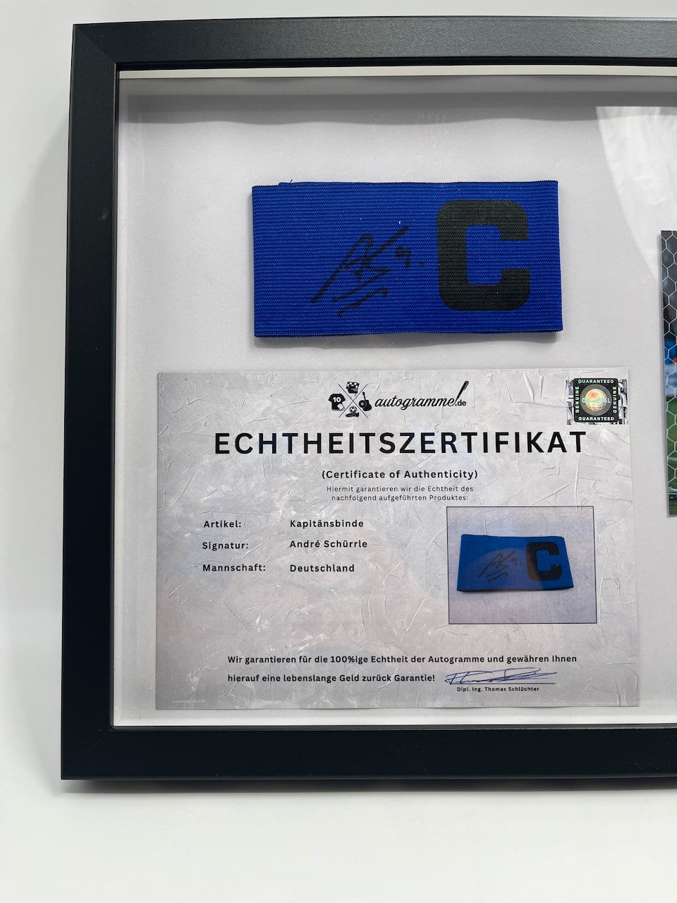 Kapitänsbinde Andre Schürrle signiert im Rahmen DFB Fußball Autogramm COA