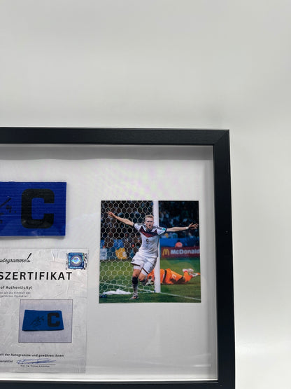 Kapitänsbinde Andre Schürrle signiert im Rahmen DFB Fußball Autogramm COA