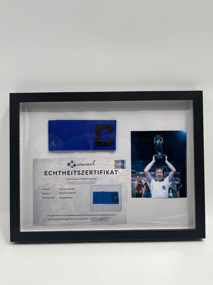 Kapitänsbinde Horst Hrubesch signiert im Rahmen DFB Fußball Autogramm COA