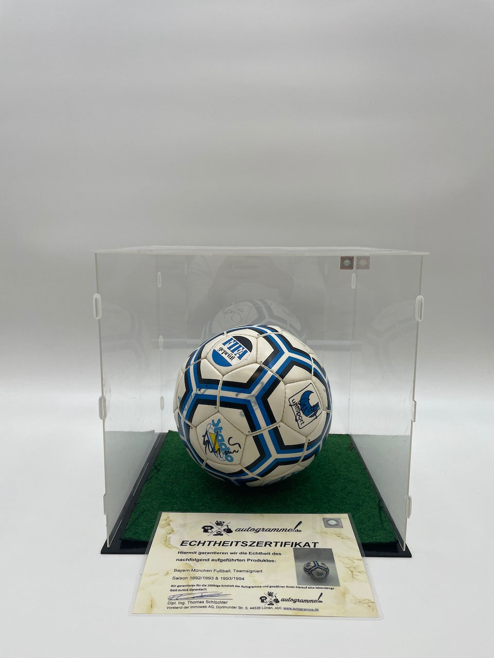 FC Bayern Football team signed 1992/93/94 Signature of Autogram Stadtlo Ball