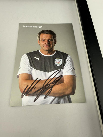 Kapitänsbinde Matthias Herget signiert im Rahmen VFL Bochum COA