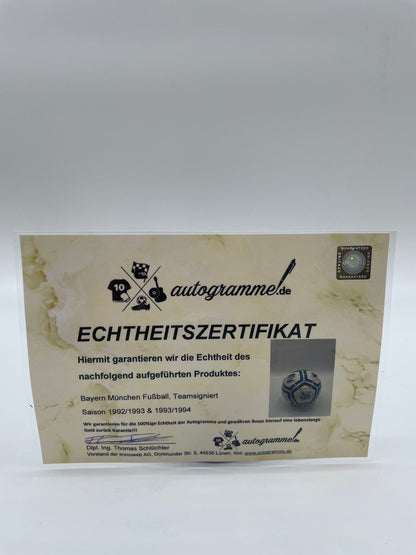 FC Bayern Football team signed 1992/93/94 Signature of Autogram Stadtlo Ball