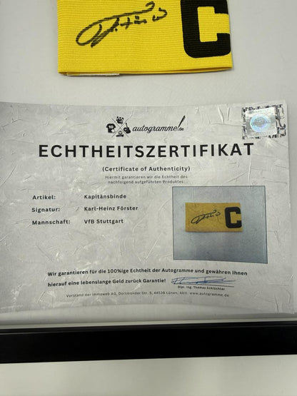 Kapitänsbinde Karlheinz Förster signiert im Rahmen VFB Stuttgart Fußball Autogramm