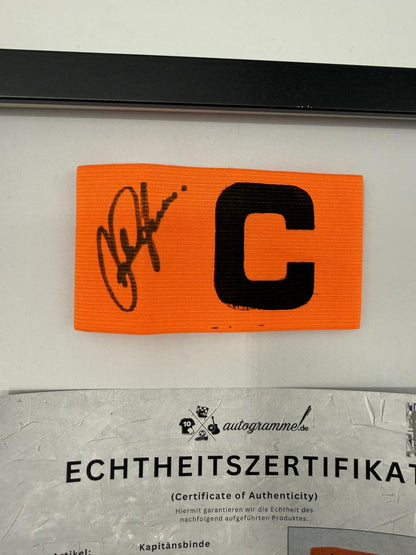 Kapitänsbinde Roland Wohlfahrt signiert im Rahmen Bayern München Fußball Autogramm