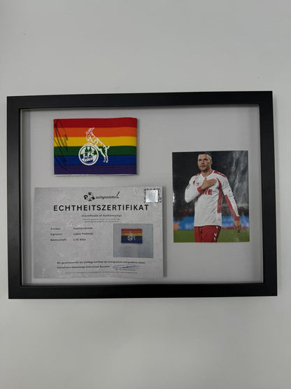 Kapitänsbinde Lukas Podolski signiert im Rahmen Deutschland/1.FC Köln COA