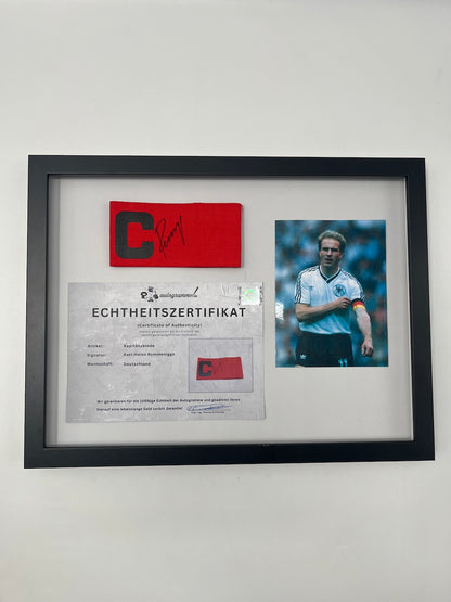 Kapitänsbinde Karl-Heinz Rummenigge signiert im Rahmen DFB Autogramm COA