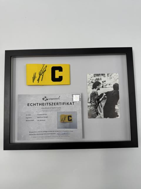 Kapitänsbinde Matthias Herget signiert im Rahmen VFL Bochum COA