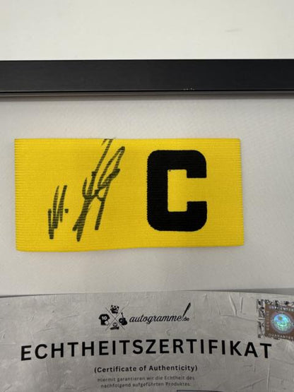 Kapitänsbinde Matthias Herget signiert im Rahmen VFL Bochum COA