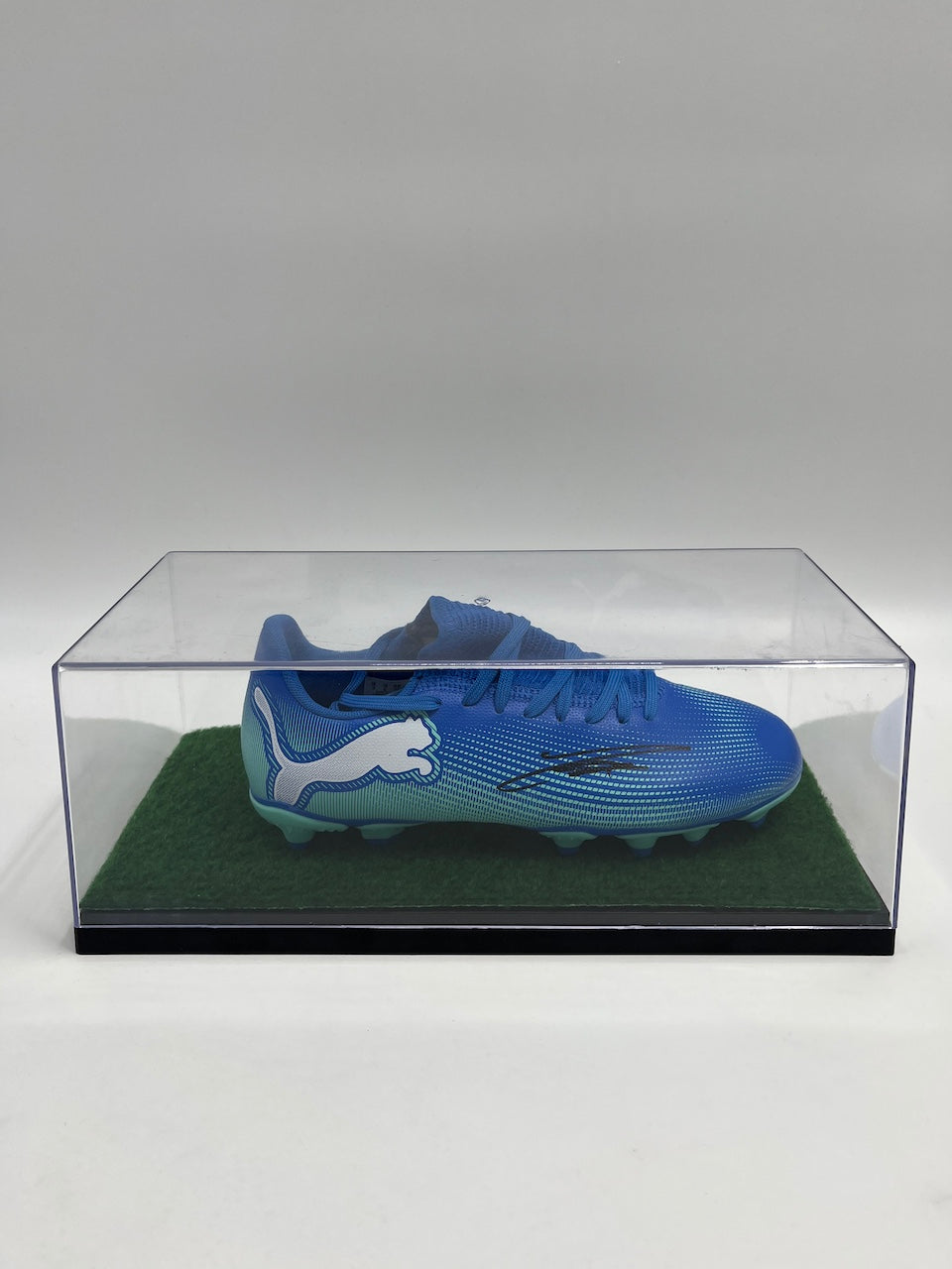 Jonathan Tah signed football boots, Bundesliga Puma size 38