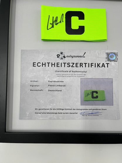 Kapitänsbinde Pierre Littbarski signiert im Rahmen DFB Autogramm COA