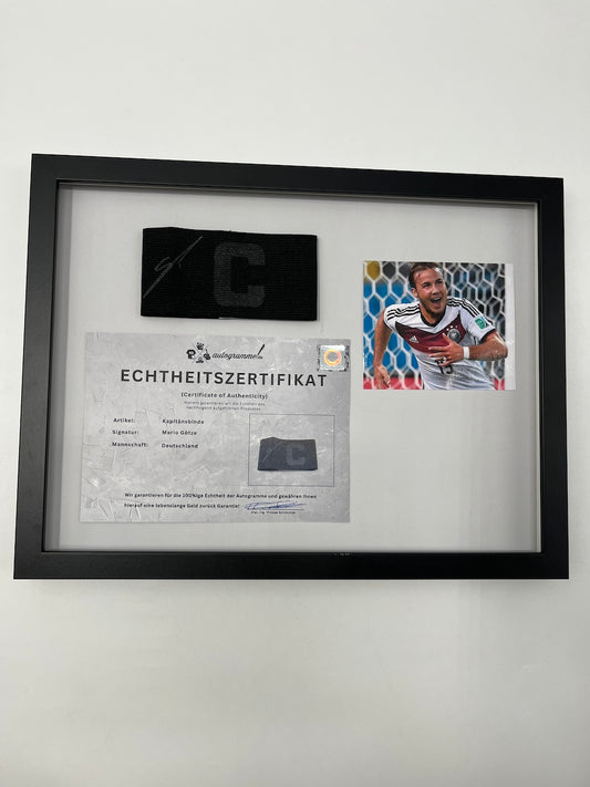 Kapitänsbinde Mario Götze signiert im Rahmen DFB Fußball Autogramm COA