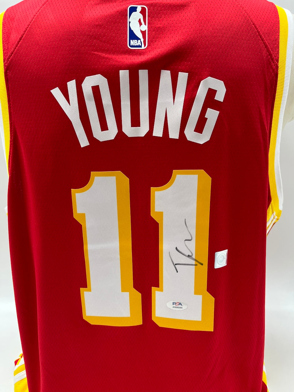 Atlanta Hawks Jersey: Trae Young signs NBA Basketball COA L