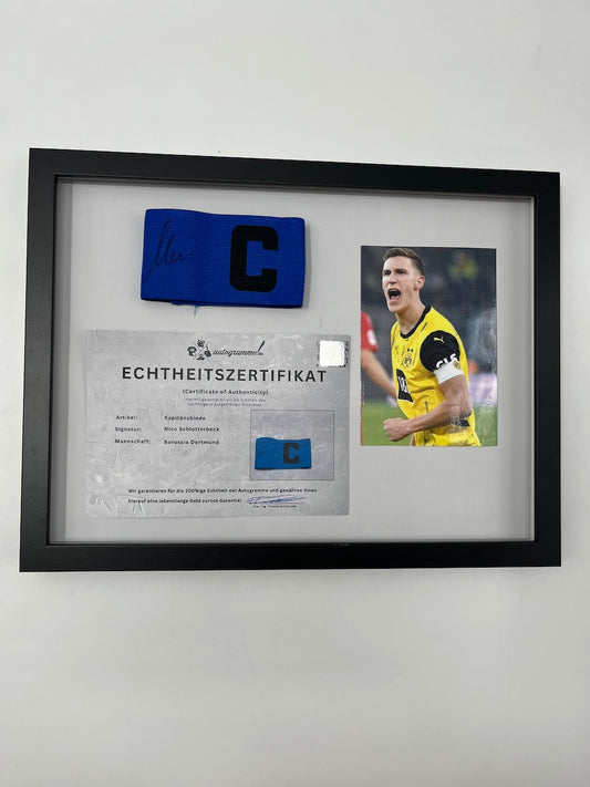 Kapitänsbinde Nico Schlotterbeck signiert im Rahmen BVB Autogramm COA