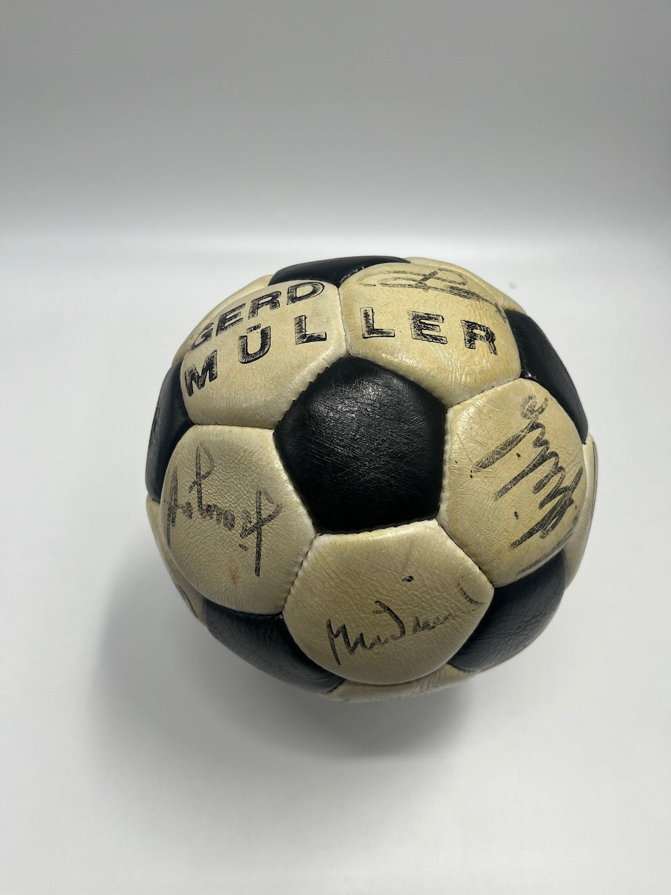 Football team signed 1974 in display case DFB autograph COA ball Gerd Müller