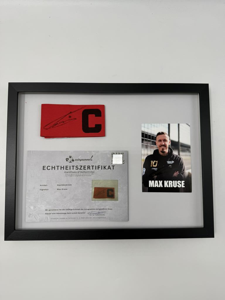 Kapitänsbinde Max Kruse signiert im Rahmen COA