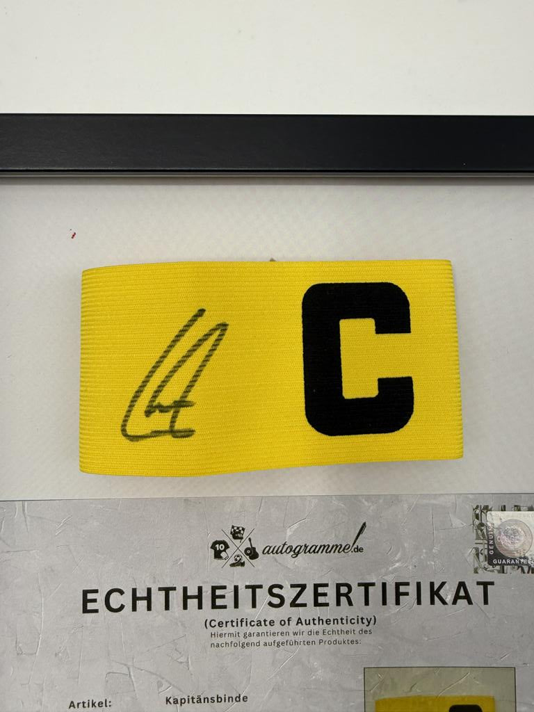 Kapitänsbinde Philipp Lahm signiert im Rahmen Deutschland Fußball Autogramm