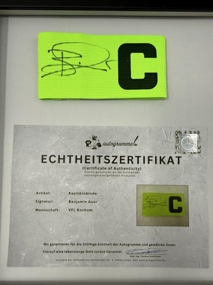 Kapitänsbinde Benjamin Auer signiert im Rahmen VFL Bochum COA