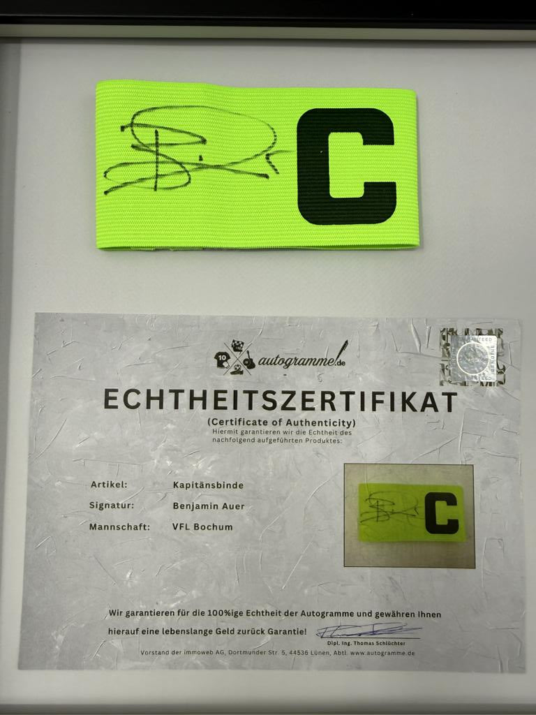 Kapitänsbinde Benjamin Auer signiert im Rahmen VFL Bochum COA