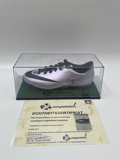 Football shoe Benjamin Pavard signed football Bavaria FCB autograph Bundesliga 36.5