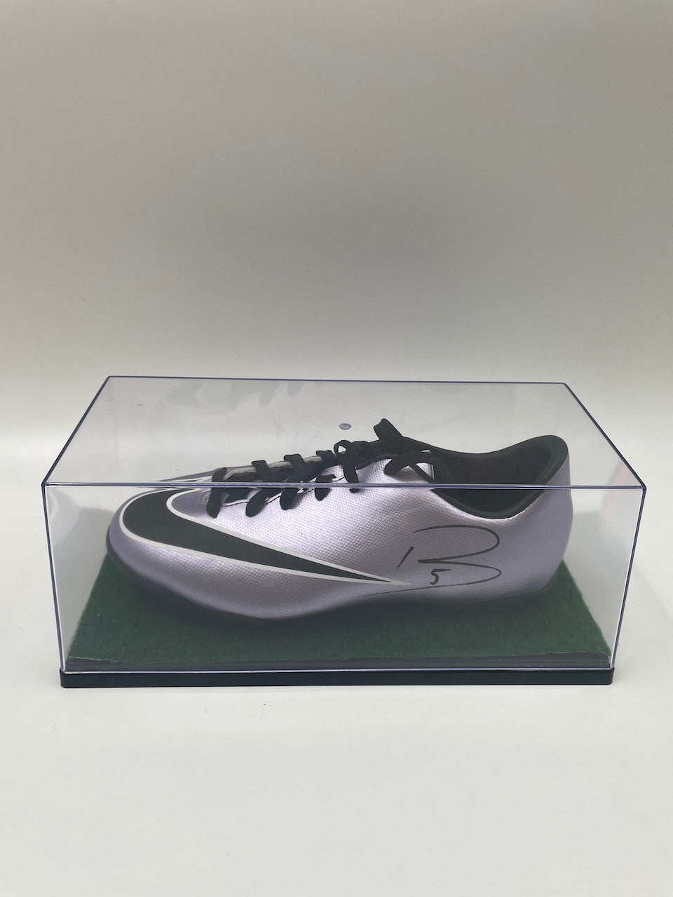 Football shoe Benjamin Pavard signed football Bavaria FCB autograph Bundesliga 36.5