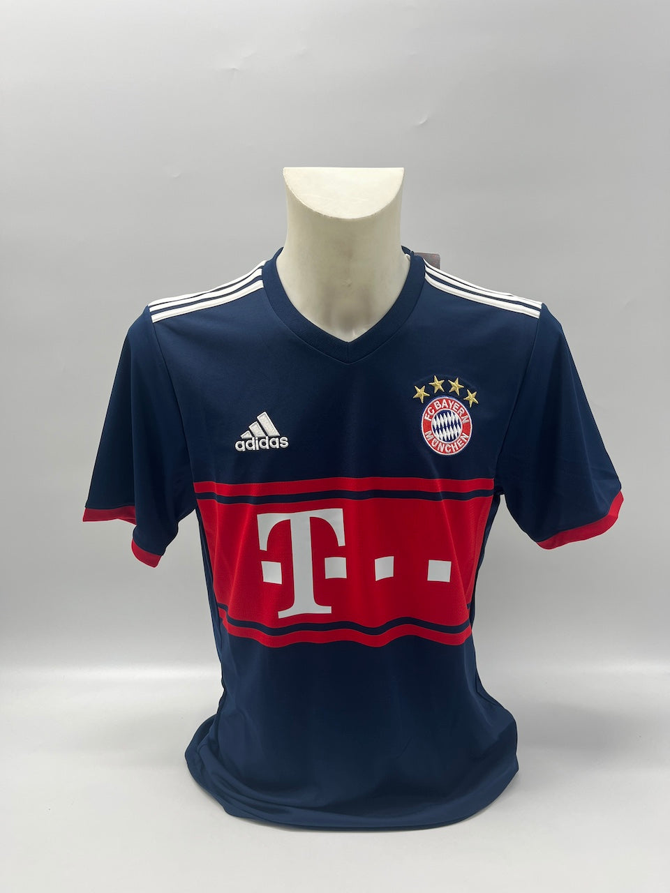 Bayern Munich jersey signed by Sebastian Rudy, Adidas M