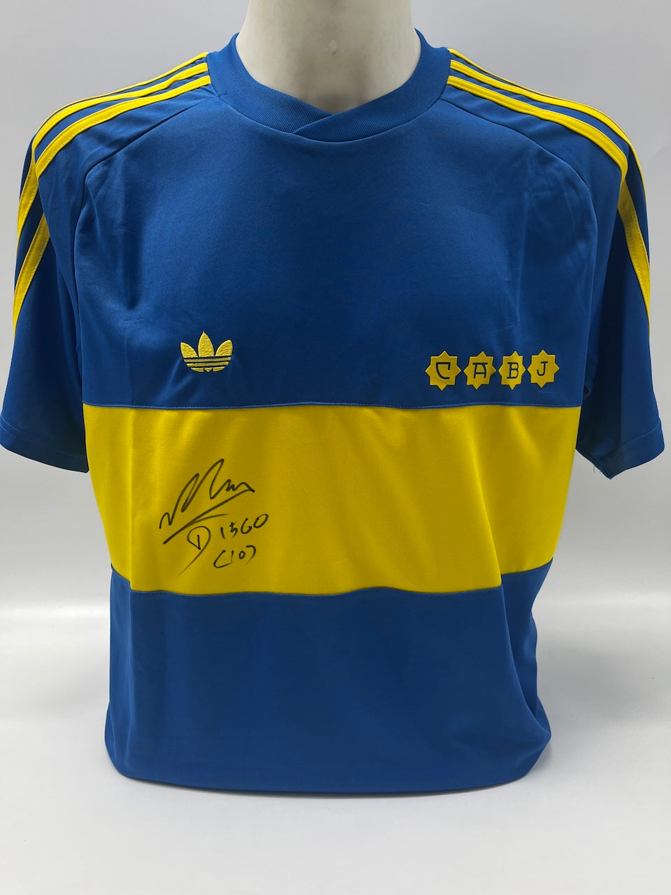 Boca Junior jersey signed by Diego Maradona, autographed COA L