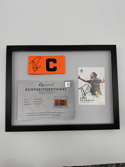 Kapitänsbinde Arne Friedrich signiert im Rahmen Deutschland COA