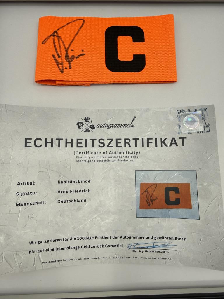 Kapitänsbinde Arne Friedrich signiert im Rahmen Deutschland COA