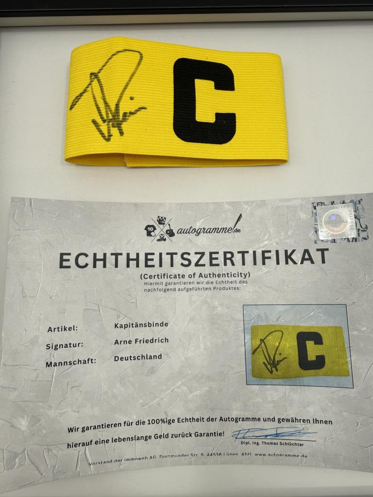 Kapitänsbinde Arne Friedrich signiert im Rahmen Deutschland COA
