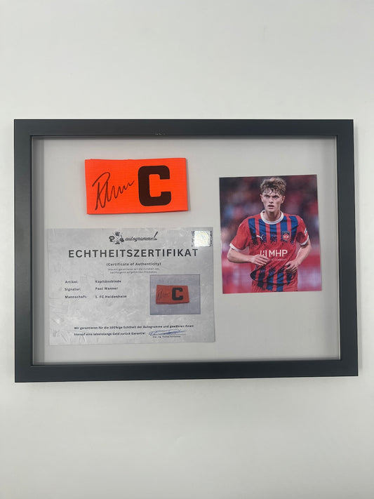 Kapitänsbinde Paul Wanner signiert im Rahmen Heidenheim Autogramm