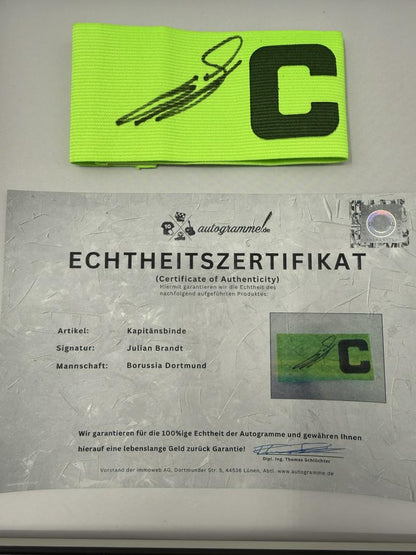 Kapitänsbinde Julian Brandt signiert im Rahmen Borussia Dortmund COA Fußball