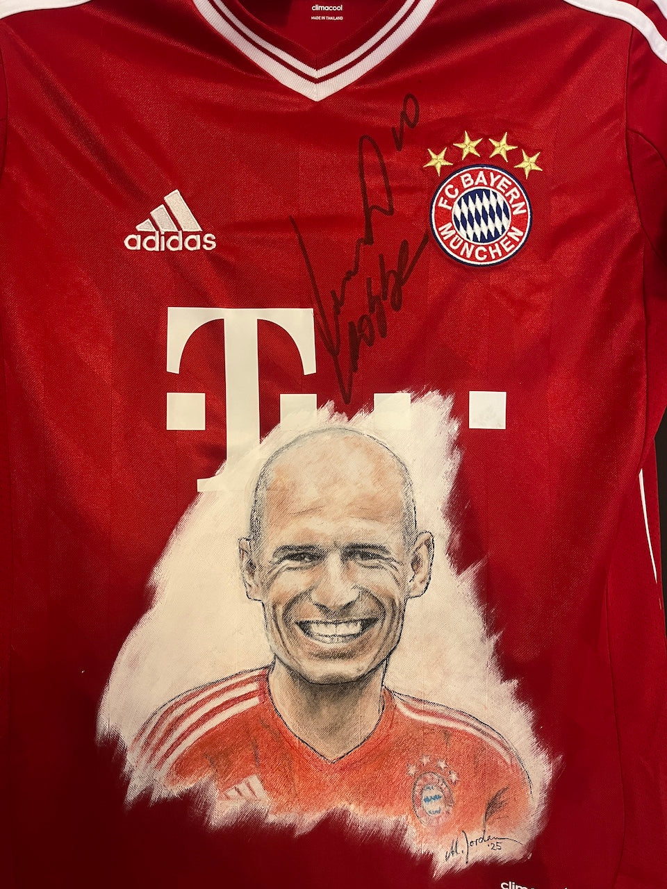 Bayern Munich jersey portrait of Arjen Robben, hand-painted and signed, 164