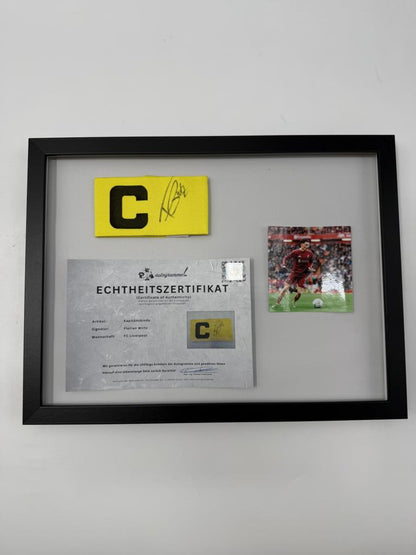 Kapitänsbinde Florian Wirtz signiert im Rahmen FC Liverpool Autogramm COA