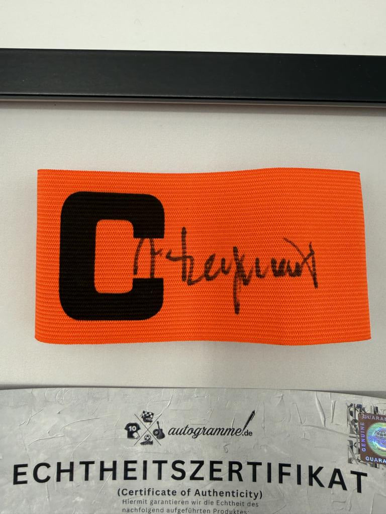 Kapitänsbinde Jupp Heynckes signiert im Rahmen Borussia Mönchengladbach  Autogramm