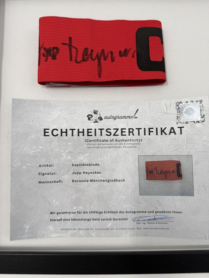 Kapitänsbinde Jupp Heynckes signiert im Rahmen Borussia Mönchengladbach  Autogramm