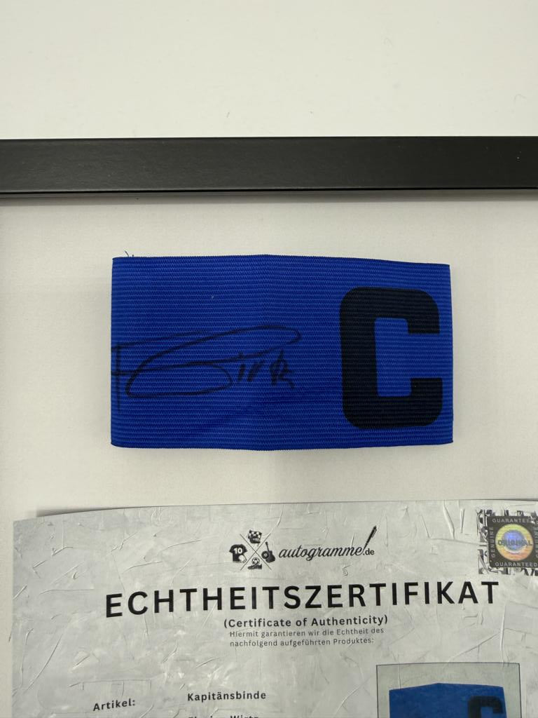 Kapitänsbinde Florian Wirtz signiert im Rahmen FC Liverpool Autogramm COA