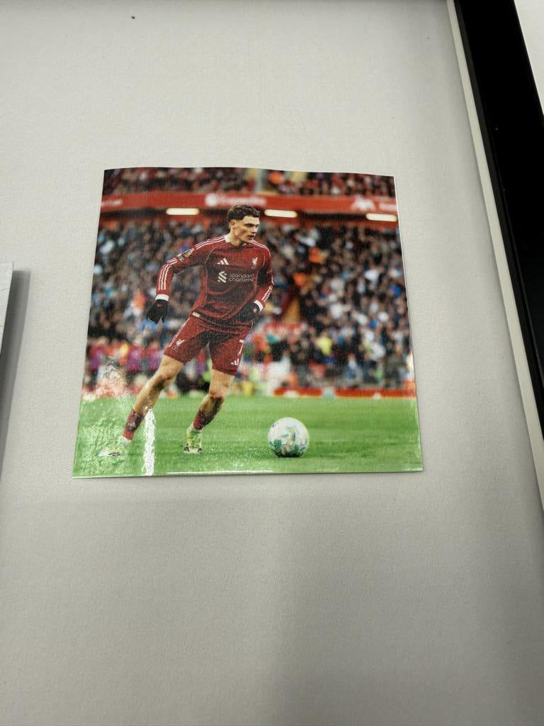 Kapitänsbinde Florian Wirtz signiert im Rahmen FC Liverpool Autogramm COA