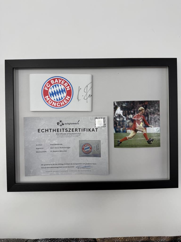 Kapitänsbinde Karl-Heinz Rummenigge signiert im Rahmen Bayern München Autogramm
