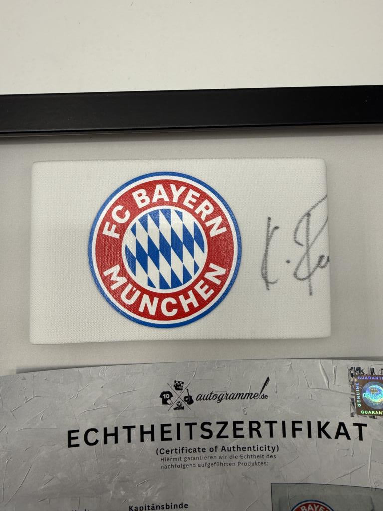 Kapitänsbinde Karl-Heinz Rummenigge signiert im Rahmen Bayern München Autogramm